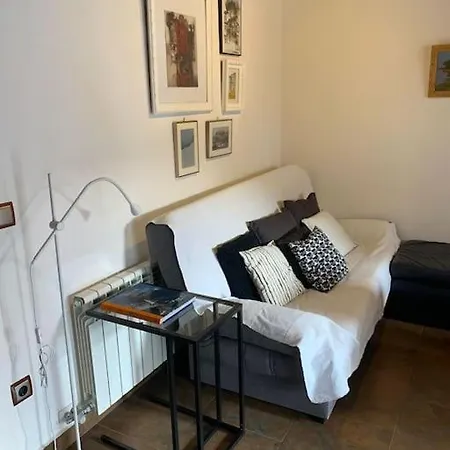 Acogedor Estudio En Vilamos, Lleida アパート